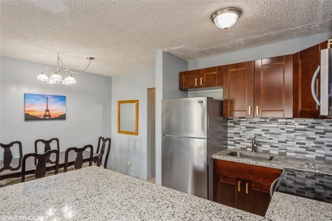 Photo - 800 SW 11th Ave Unit 17