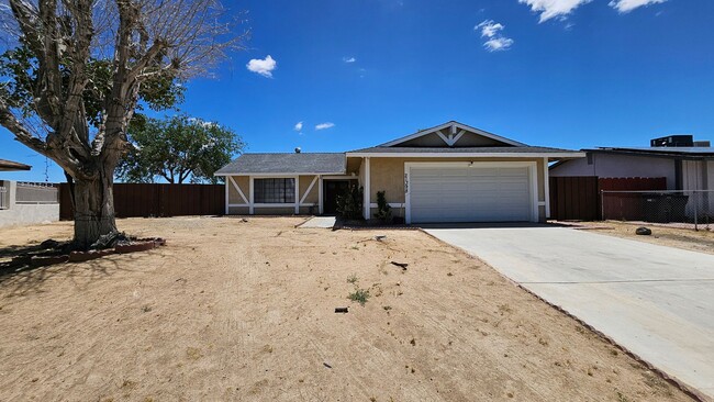 Building Photo - Charming and Comfortable - 4bd / 2bth - Move In Ready Home! Natural Gas and Sewer!