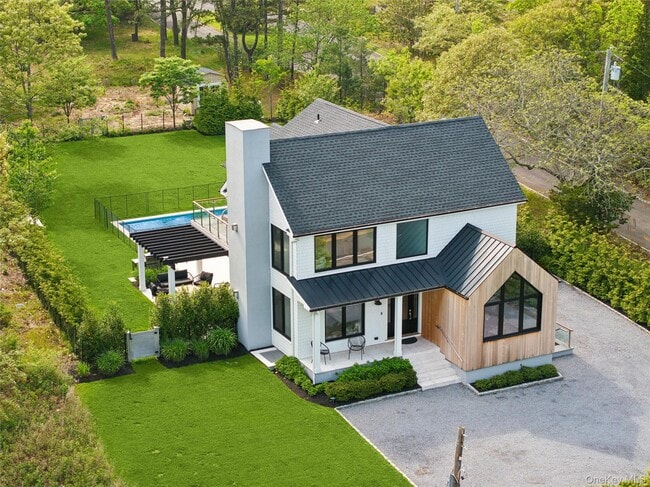28 Canoe Place Rd