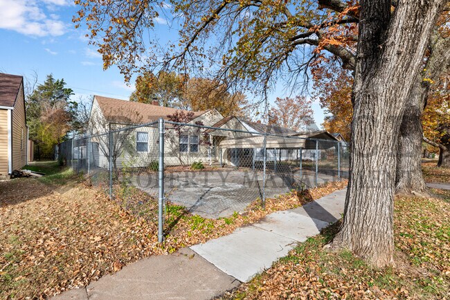 Photo - 1249 N Pershing St