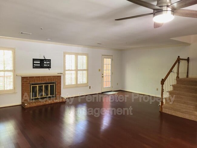 Photo - 501 Salem Woods Dr SE