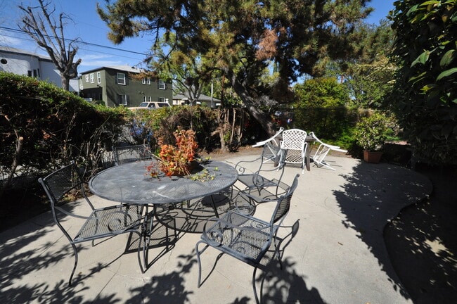 Photo - 10924 Camarillo St Unidad 06