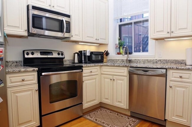 Photo - 438 Marlborough St Unit 1