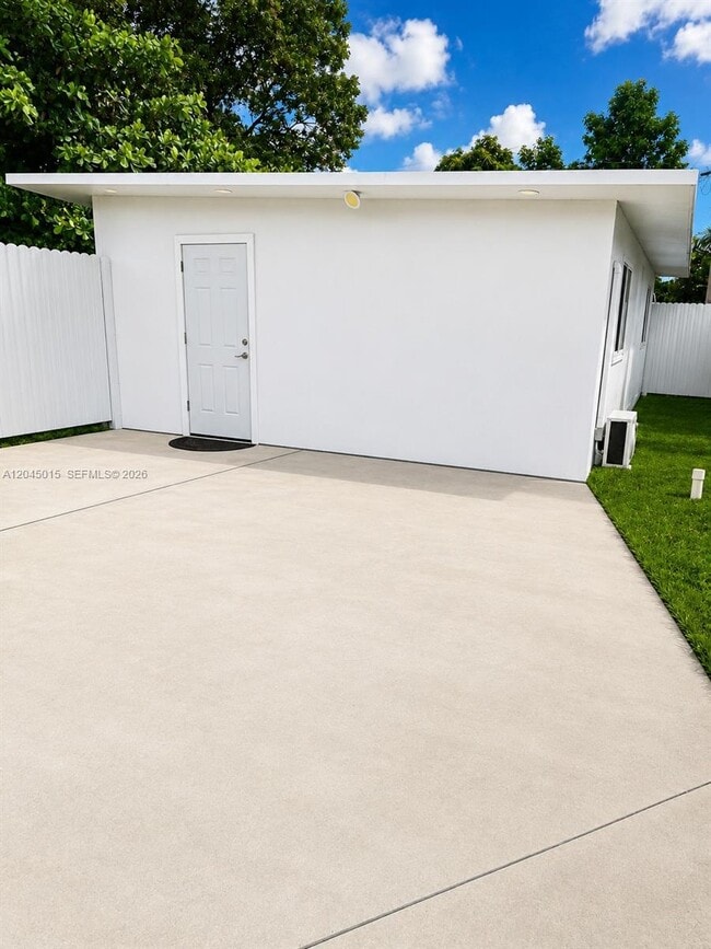 Photo - 23 Miami Gardens Rd