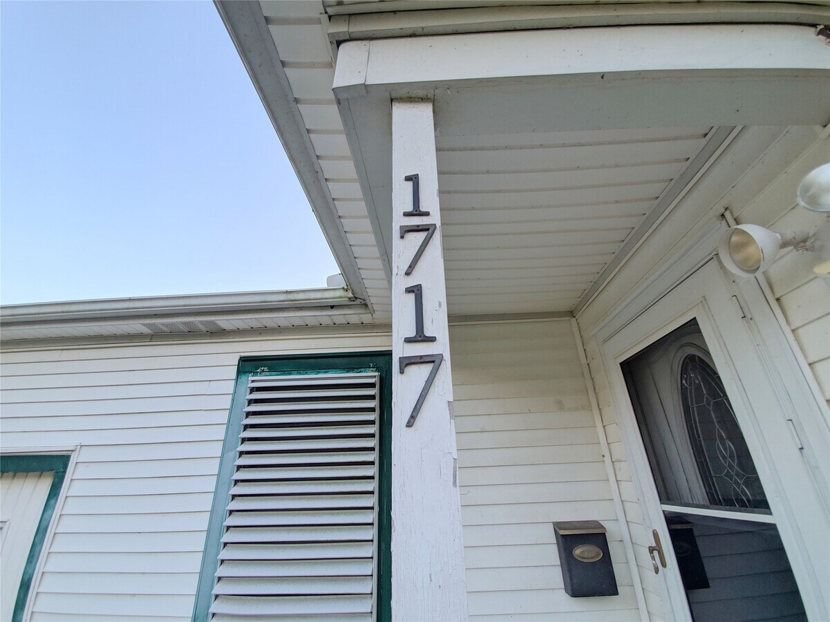Photo - 1717 Hawthorne St