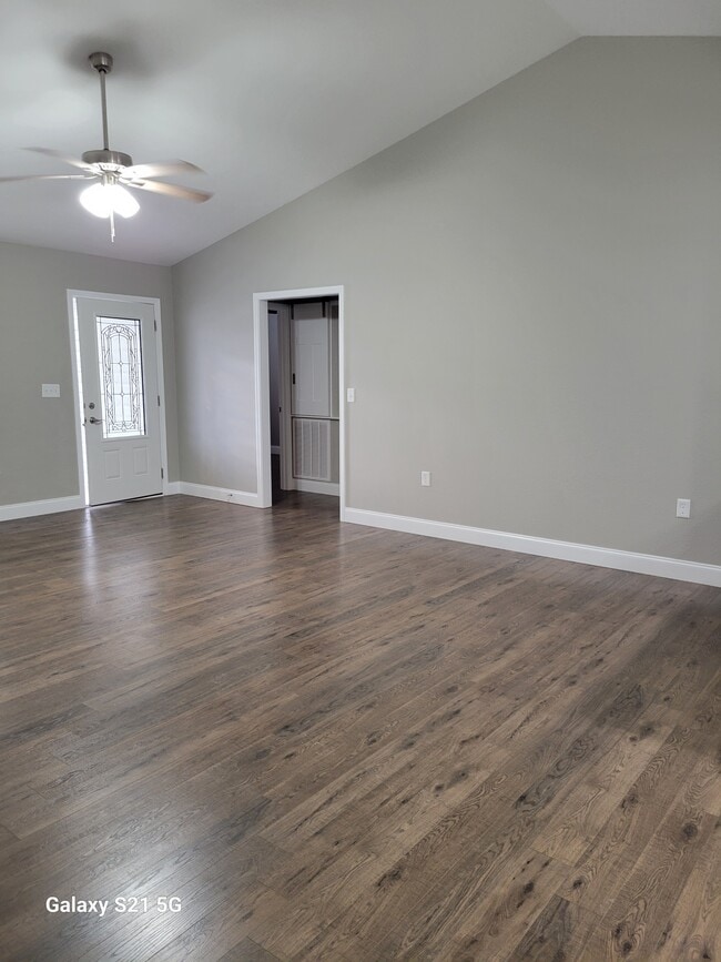 103 Farmington Ln