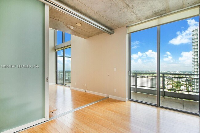 Photo - 690 SW 1st Ct Unidad PHII24