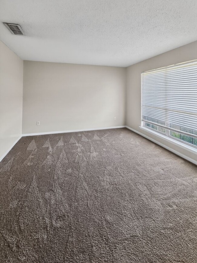 Photo - RATE DROP ALERT (was $2200/month) and MOVE-IN SPECIAL: 1st FULL MONTH'S RENT FREE*