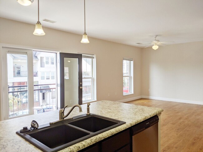 Photo - Sixth &amp; Washington