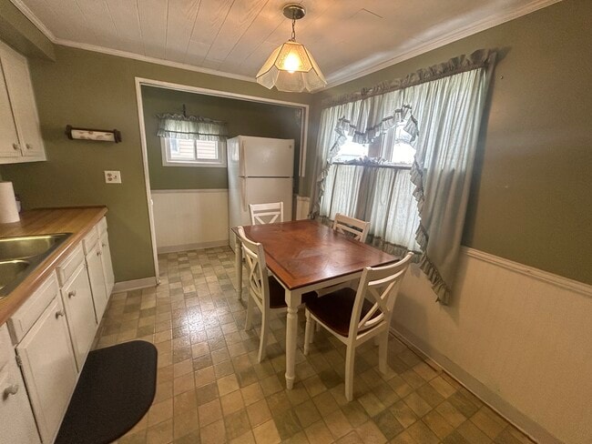 Photo - 195 Roland St