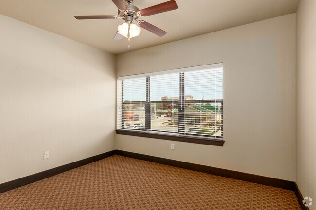 1BR, 1BA - 648SF - Bedroom