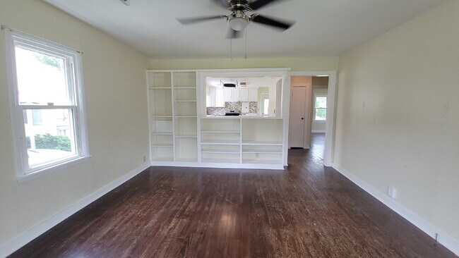 Photo - $500 off one month with 18 month lease.  "...
