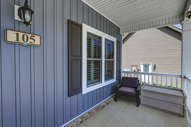 Photo - 105 Ridgeline Ln