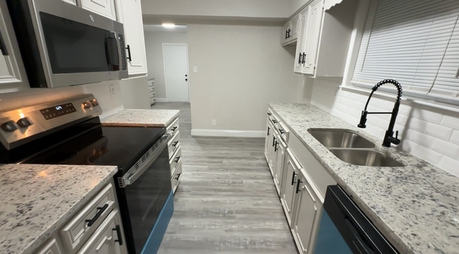 Building Photo - 209 Pendleton St Rental