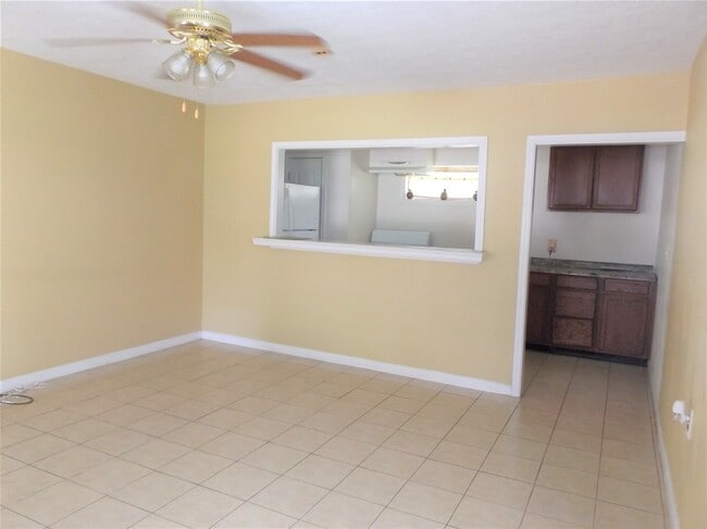 Photo - 16114 Avenue D