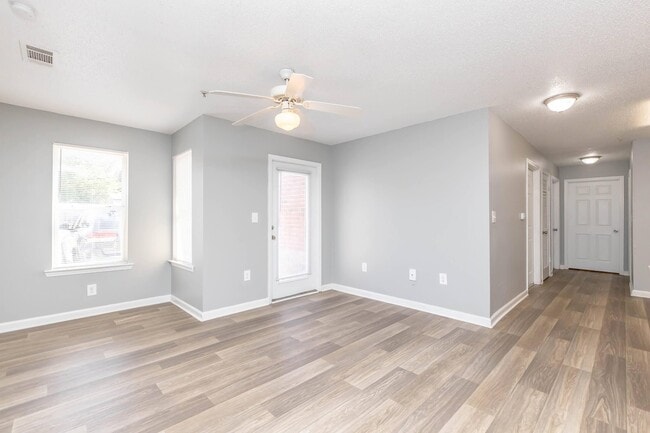 Building Photo - Hallmark at the Park