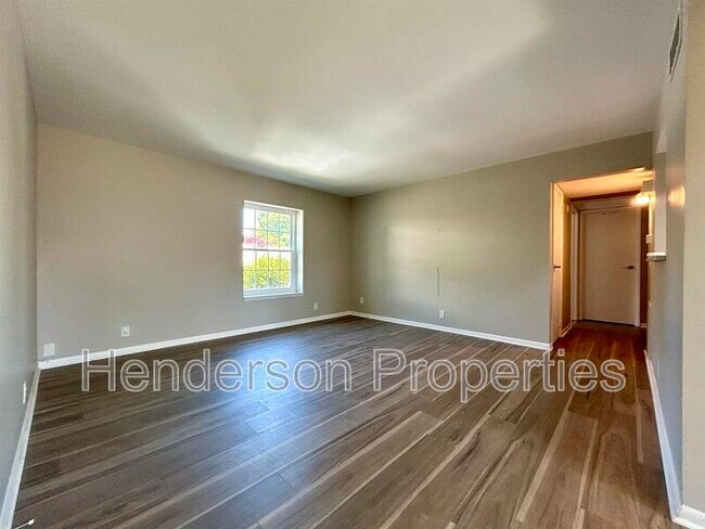 Photo - 2614-D Park Road