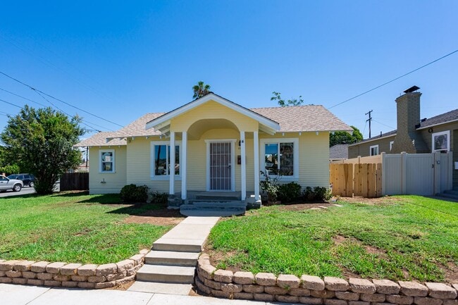 303 S Sunshine Ave