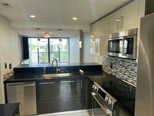 Photo - 17 Royal Palm Way Unit 5030