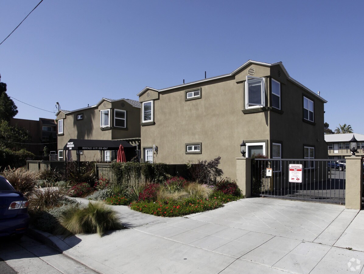 Photo - 3060 Suncrest Dr Apartments