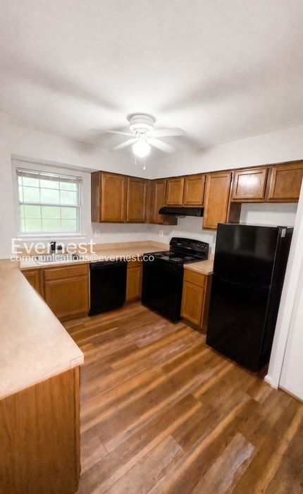 Photo - 3 Bed/3.5 Bath Townhome with Fenced Yard / Available Now!