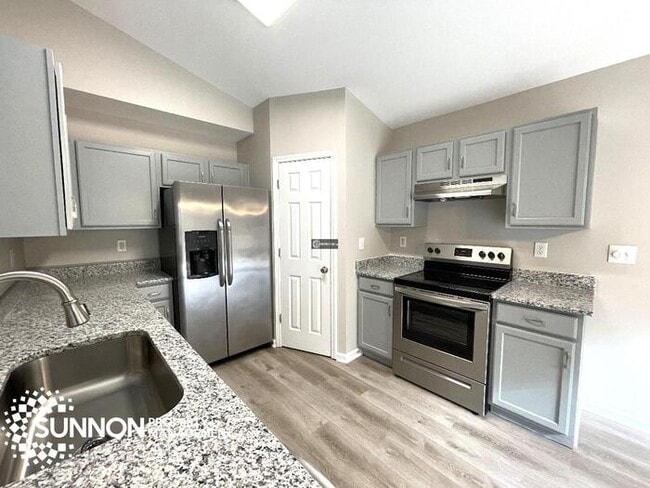 Building Photo - Newly Remodeled 3 Bed/2 Bath near Harrisburg!