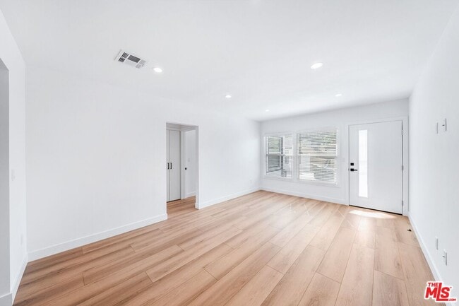 Photo - 1258 Mariposa St Unidad A