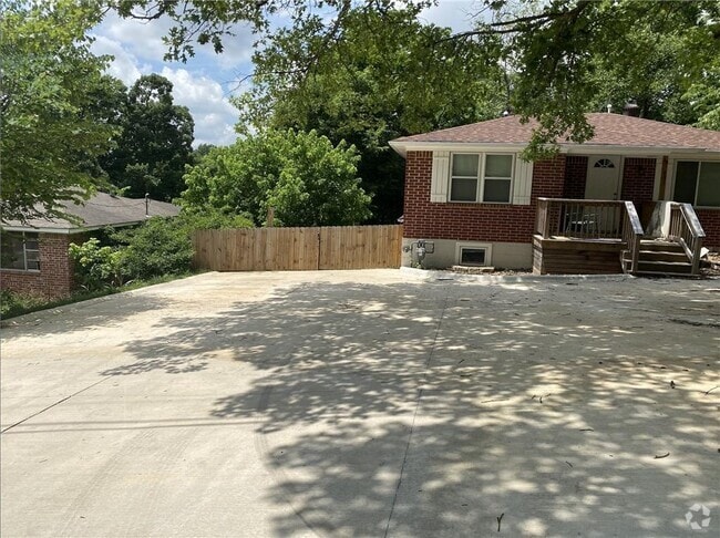 Building Photo - 453 S Mashburn Ave Rental