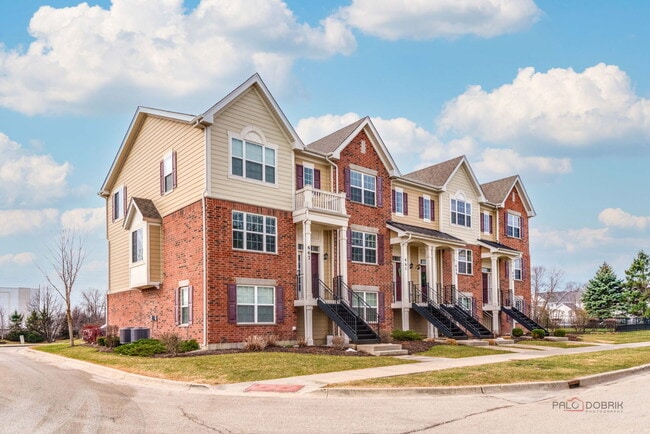 Building Photo - 667 W Hickory St