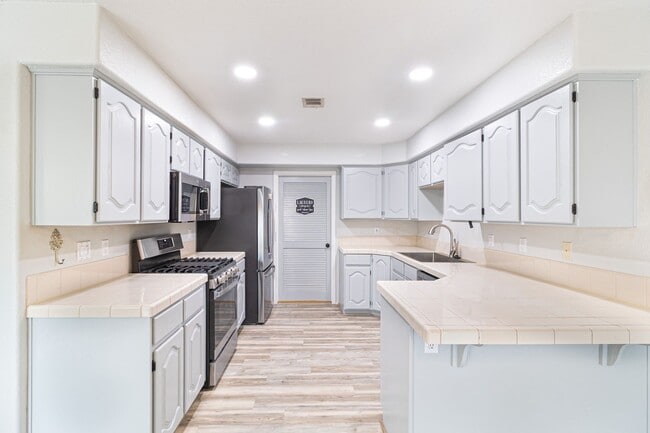 Building Photo - Charming 2-Bedroom Retreat with Fireplace & Private Covered Patio