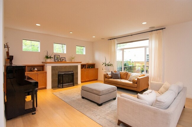 Photo - 14513 Meridian Pl W