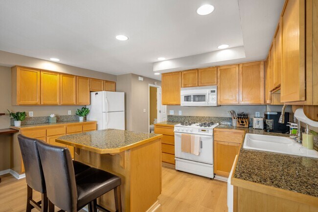 Photo - 931 N 35th St