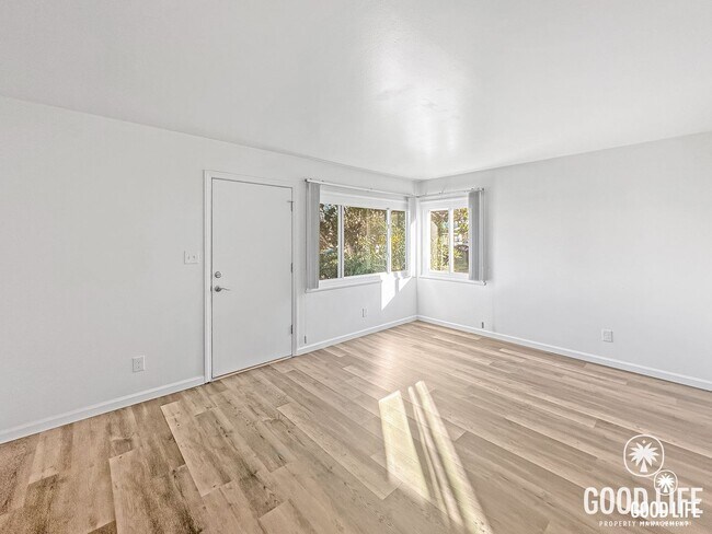 Photo - Charming 3B/2BA House w/ Attached Garage & Washer/Dryer in Clairemont!