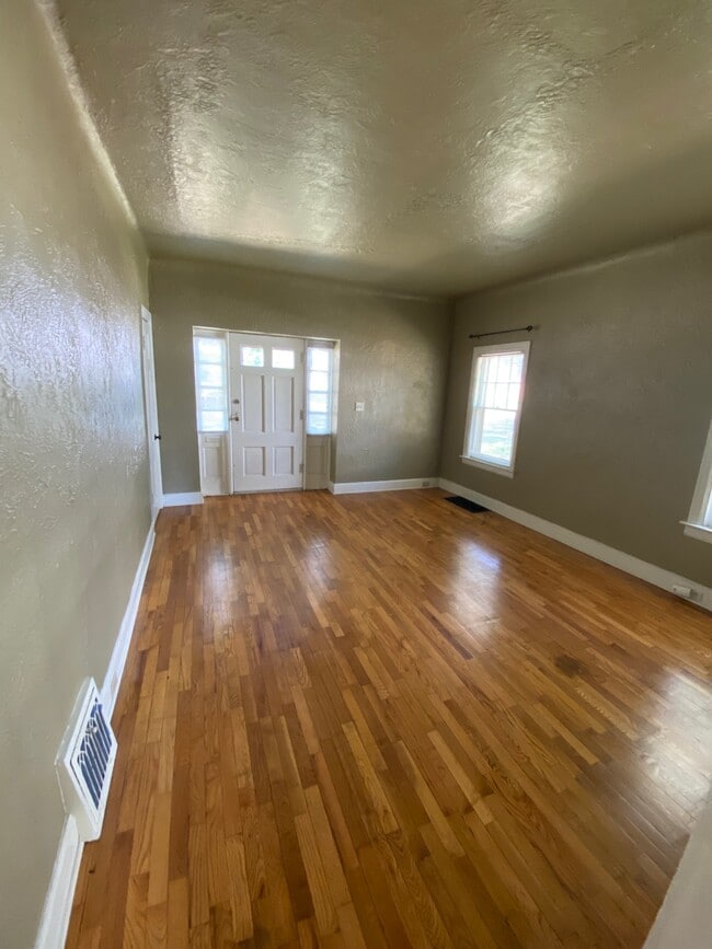 Building Photo - 236 E Allegan St Unit 236 Rental