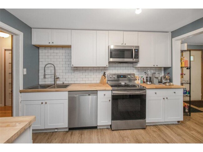 Photo - 1035 Winslow Ave