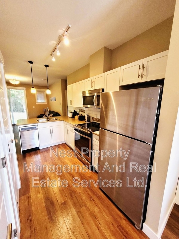 Photo - 110-110 Baxter Ave