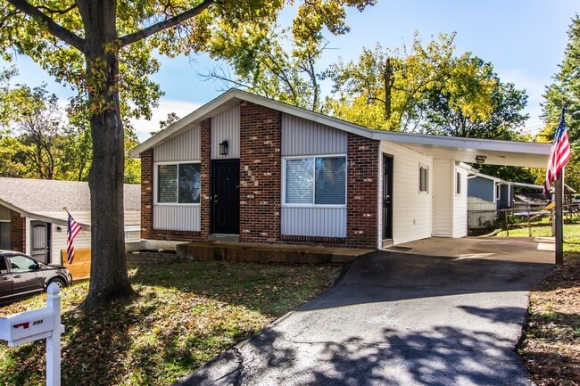 Photo - Pet Friendly, Renovated Home in Fox School District Unidad 2365