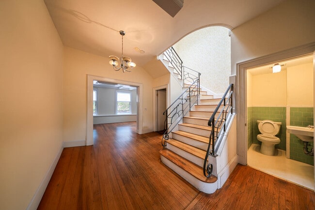 Photo - 1712 Beacon St Unit 2