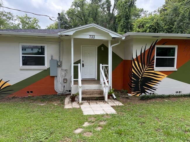 Photo - 733 Putnam Dr