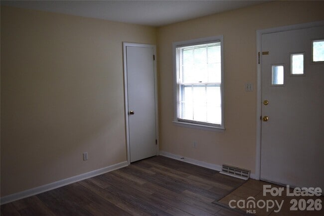 Photo - 515 Kerr St
