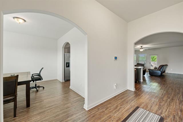 Photo - 719 W Milas Ln