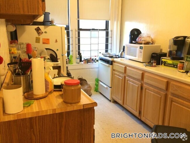 Building Photo - 1713 Commonwealth Ave Rental
