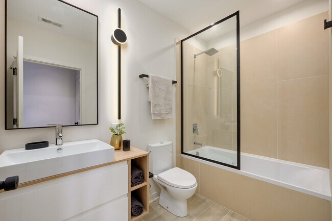 Photo - 2725 N Thatcher Ave Unit 506