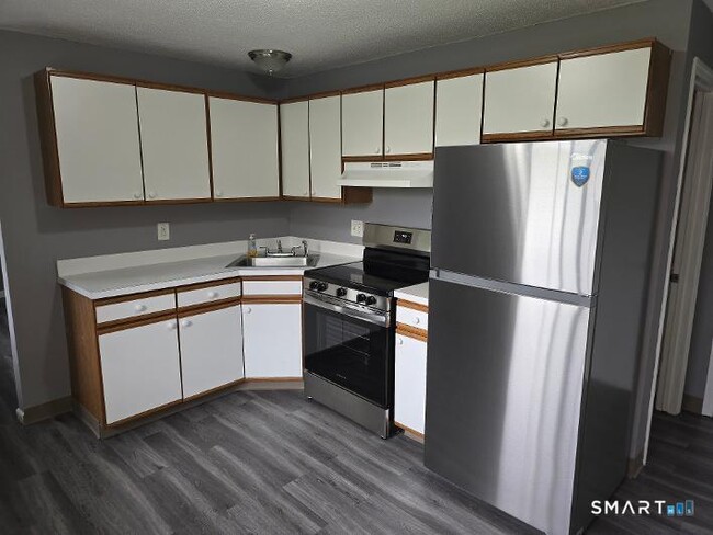 Photo - 215 Waterville St Unidad 7