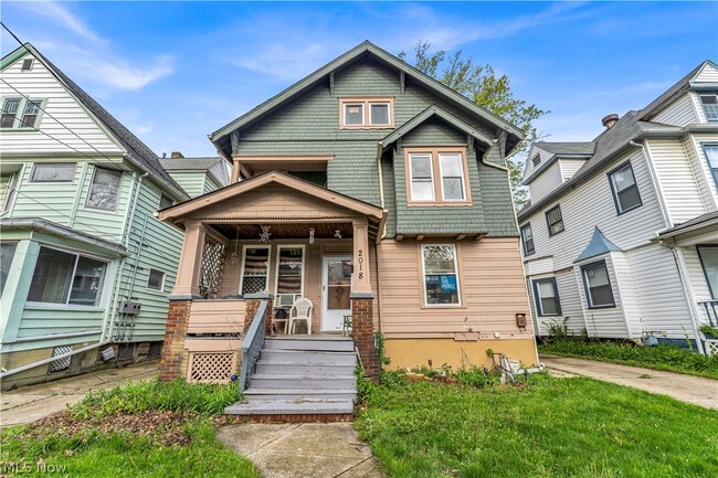 Building Photo - 2018 W 100th St Unit 2/UP