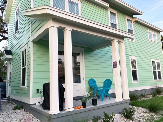 Photo - Porter's Parkside - 4 Bedroom, 4 Bathroom ...