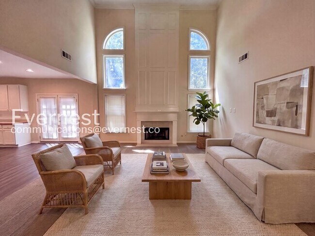 1095 Downyshire Dr