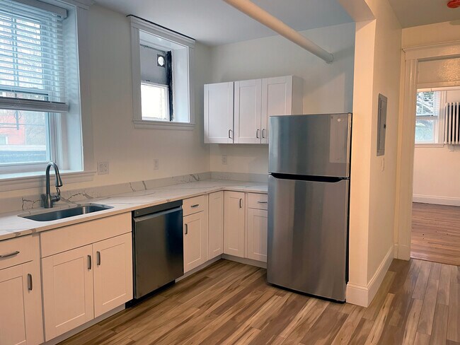 15 Thatcher St Unit B
