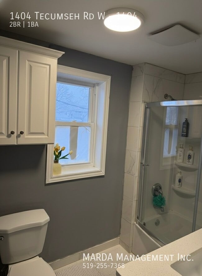 Photo - RENOVATED 2 BED/1 BATH MAIN FLOOR UNIT - WEST END PLUS HYDRO & GAS! Unité 1404