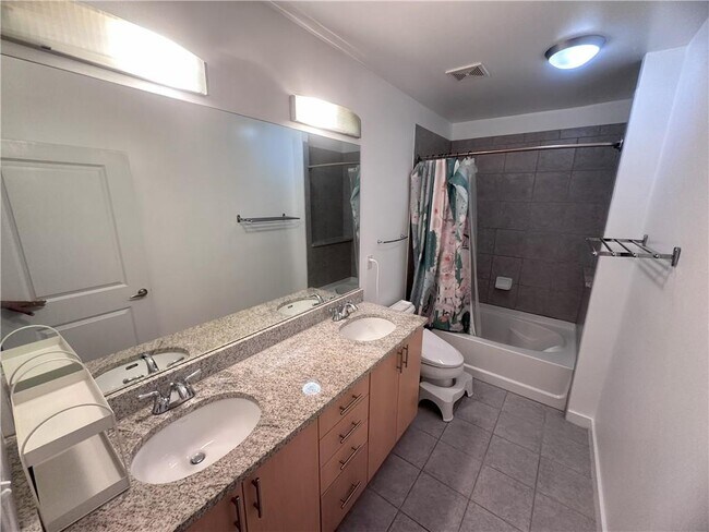 Photo - 400 W Peachtree St NW Unit 3511